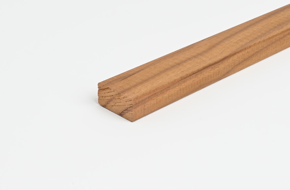 Produktprøve ThermoWood Fyr Premium dekorativ liste, KEF A2